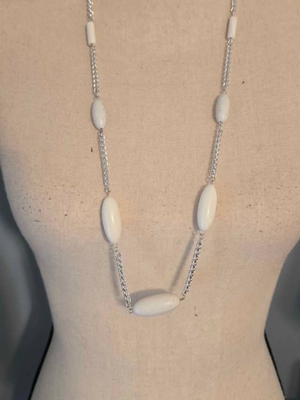 4 LONG NECKLACES(26)